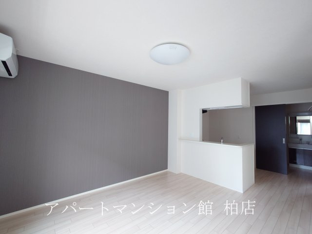 仮称）柏市船戸　新築アパートの居間・リビング