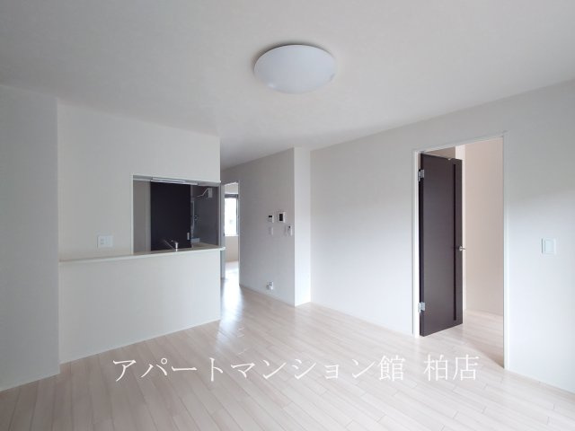 仮称）柏市船戸　新築アパートの居間・リビング