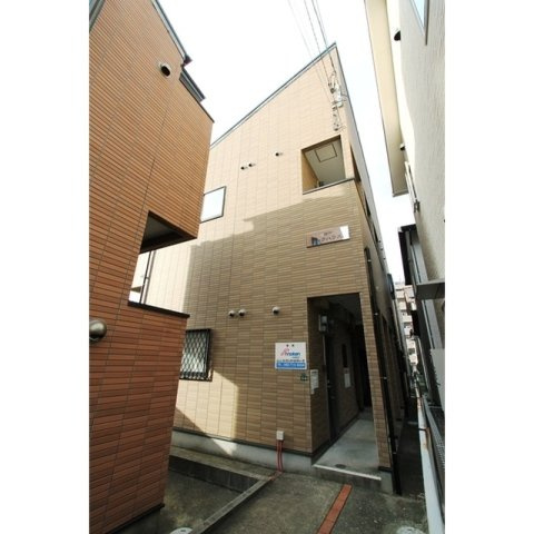 福岡市南区井尻１丁目のアパートのエントランス