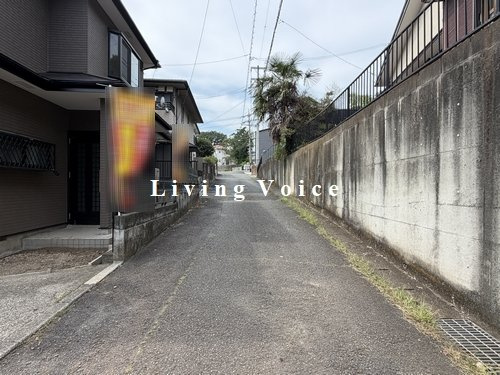 厚木市飯山南1丁目　中古一戸建ての前面道路含む現地写真|厚木市飯山南1丁目　中古一戸建て