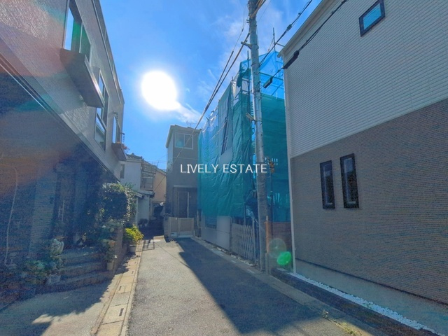 越谷市登戸町 新築分譲住宅の前面道路含む現地写真