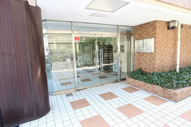 ライオンズマンション鵜の木駅前のエントランス