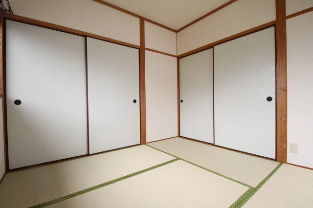 サンライフ上米の和室|和室ならではの温かな和の空間で寛ぎの時間を過ごせます