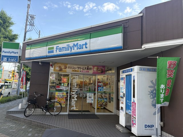 中村区岩塚町一丁目戸建の周辺|【コンビニ】　ファミリーマート岩塚駅前店　約380ｍ（5分）