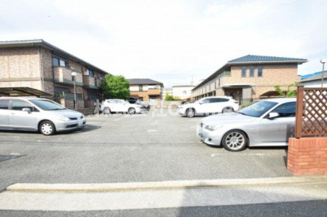 ルピナスC棟の駐車場