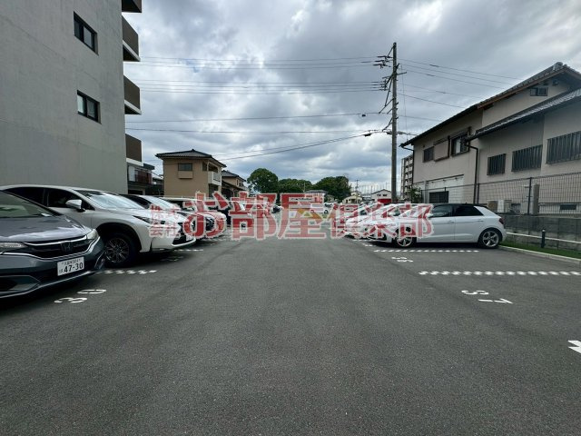エルグランド久留米の駐車場|車をお持ちの方に嬉しい駐車場付きの物件です