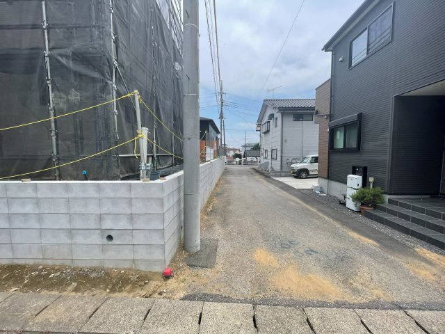 新築戸建・新築建売　伊勢崎市豊城町　殖蓮小学校・殖蓮中学校の前面道路含む現地写真