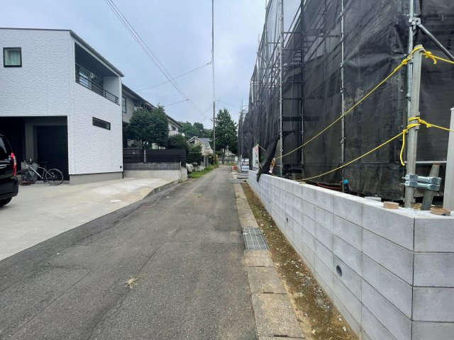 新築戸建・新築建売　伊勢崎市豊城町　殖蓮小学校・殖蓮中学校の前面道路含む現地写真