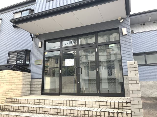エスタ植田のエントランス