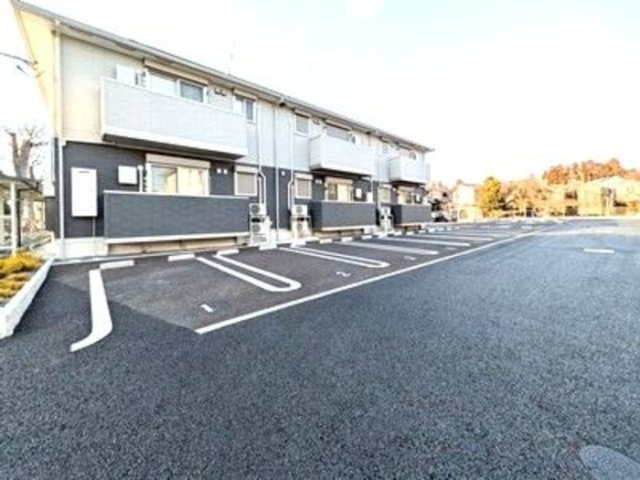 フォレストウッドA棟の駐車場