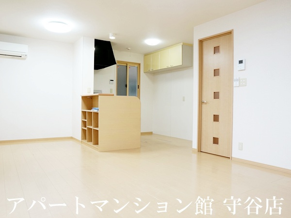 リビングタウンみどりのの居間・リビング