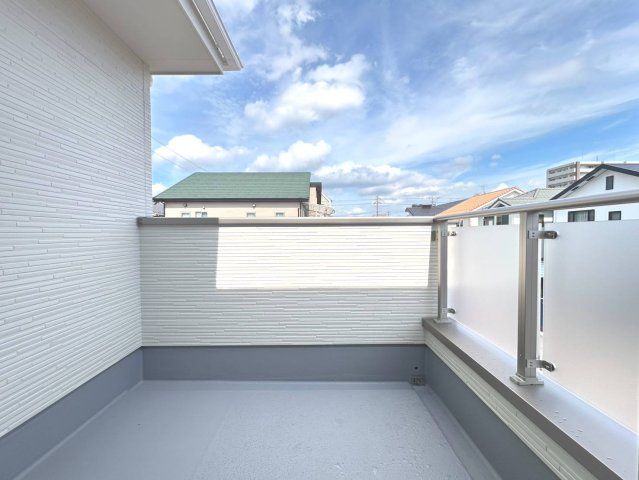 【商談中】新築戸建　一宮市別明町１期　全３区画分譲のバルコニー|バルコニーは南向きで洗濯物もよく乾きます！