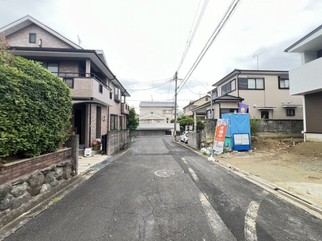 橿原市菖蒲町４丁目の前面道路含む現地写真|R8年7月10日撮影
