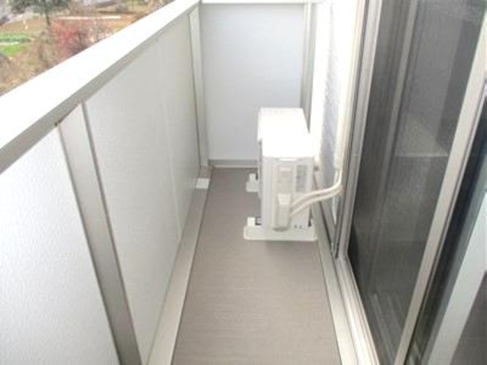 フォレストウッドA棟のバルコニー