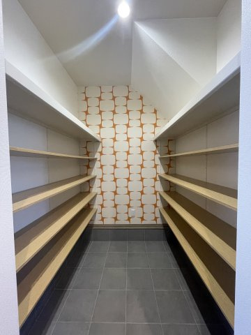花川２のその他|過去施工例：広いシューズインクロークで、家族全員分の靴も収納可能です！