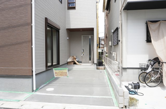 越谷市蒲生東町 新築分譲住宅の駐車場
