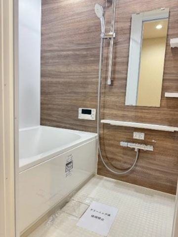 シャルム甲陽園の浴室|乾燥機付きの浴室は雨の日でも洗濯物が干せるので、忙しい共働きのご家庭では大活躍です。
