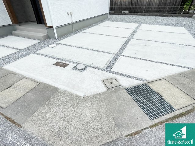 彦根市鳥居本町　第2期　新築一戸建ての駐車場|駐車スペース！散水栓があるので、こまめに愛車を洗えます！
