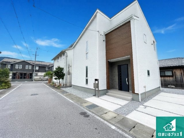 彦根市鳥居本町　第2期　新築一戸建ての外観|周辺は落ち着いた街並みの住宅地！子育てがしやすい住環境です！気になることがありましたら、お気軽にお問い合わせください！