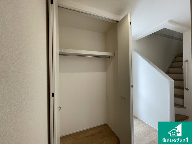 彦根市鳥居本町　第2期　新築一戸建ての洋室|収納スペースが充実しているので子供の成長に合わせてたくさん収納ができます！家族構成に合わせた様々な活用ができる収納！