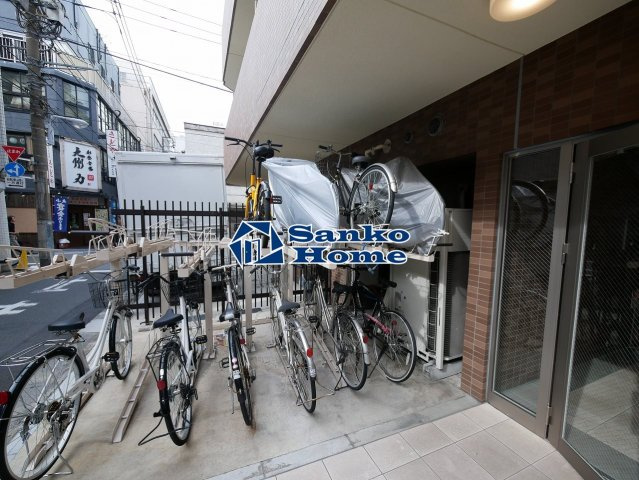 リブリ・Ueno　Buildの駐車場