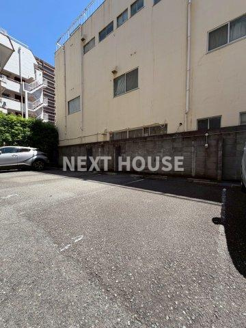 マジョール松崎町の駐車場