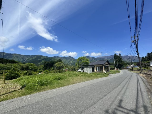 富士宮市猪之頭　平屋　中古戸建の前面道路含む現地写真