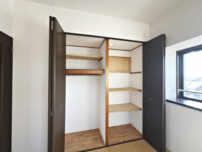 【収納】 | ファミール岸和田ステージ２ | 全居室収納有！収納場所に困らず綺麗な室内をたもてますね♪家族の思い出も大切にしまっておけますね！