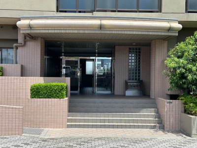 【エントランス】 | ファミール岸和田ステージ２ | 家探しはどうやってするの？から資金のことや住宅ローン、税金や制度のことまで住宅の難しいことをわかりやすく説明いたします♪