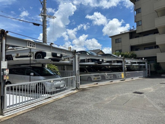 【駐車場】 | ファミール岸和田ステージ２ | 【駐車場】敷地内駐車場ございます。（月額8500円～10000円）空き状況要確認！詳しくは担当までお問い合わせください！