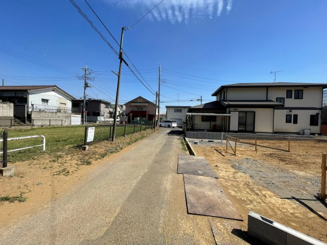 新築戸建・新築建売　伊勢崎市豊城町　殖蓮小学校・殖蓮中学校の前面道路含む現地写真