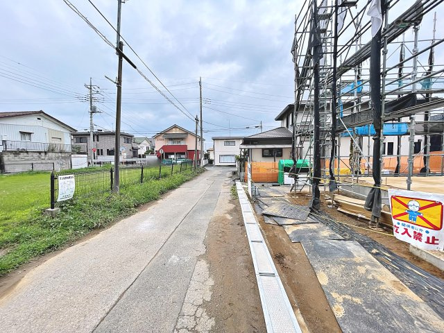 新築戸建・新築建売　伊勢崎市豊城町　殖蓮小学校・殖蓮中学校の前面道路含む現地写真