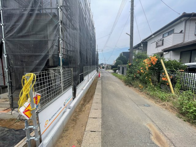 新築戸建・新築建売　伊勢崎市豊城町　殖蓮小学校・殖蓮中学校の前面道路含む現地写真