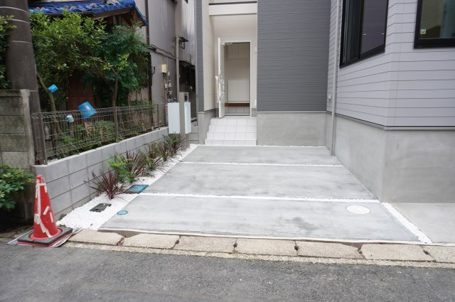 越谷市伊原2丁目 新築分譲住宅の駐車場