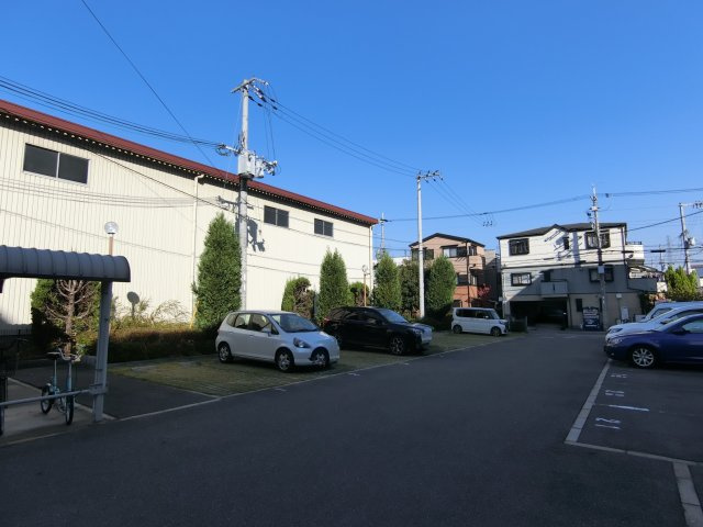 エトワール新在家の駐車場