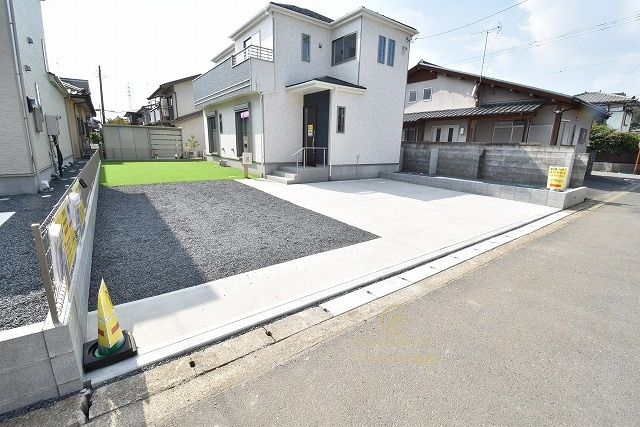ハートフルタウン 　ひたちなか市津田2020番　Aの駐車場|新築戸建てを購入する際、庭付き、駐車場付きは大変魅力的です。十分な駐車スペースがあれば、ご家族様それぞれが車をご所有の場合や来客の際も安心です。