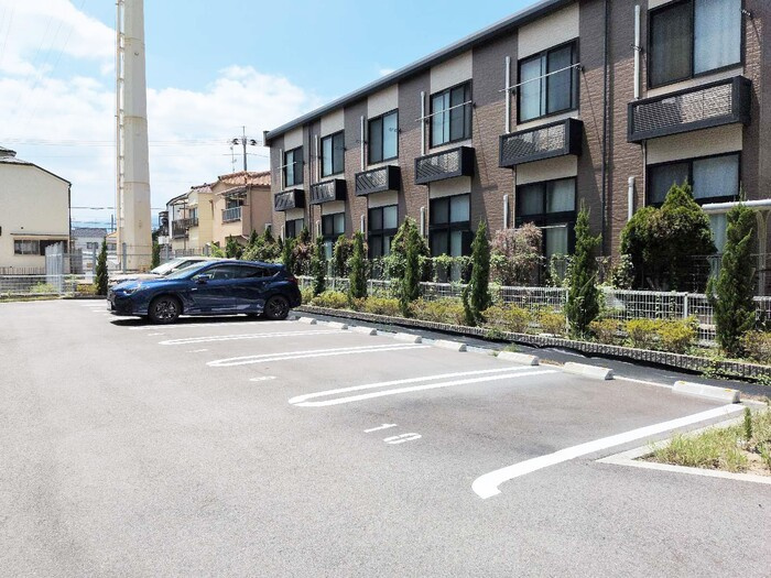 ルミナーレの駐車場