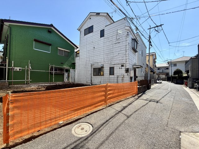 板橋区大谷口上町　生活利便施設充実　建築条件付き限定1区画の前面道路含む現地写真