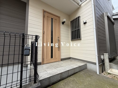 【仲介手数料０円】伊勢原市高森台1丁目　中古一戸建てのエントランス|伊勢原市高森台1丁目　中古一戸建て