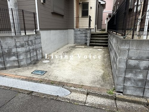 【仲介手数料０円】伊勢原市高森台1丁目　中古一戸建ての駐車場|伊勢原市高森台1丁目　中古一戸建て