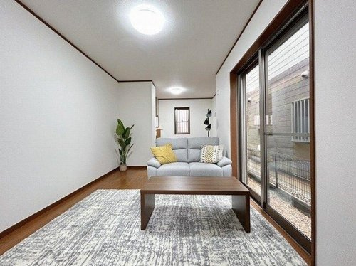 【仲介手数料０円】伊勢原市高森台1丁目　中古一戸建ての居間・リビング|伊勢原市高森台1丁目　中古一戸建て