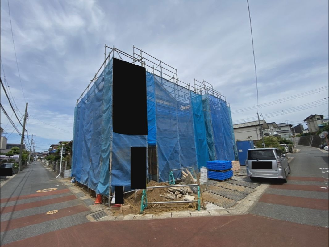 成田市飯田町Ⅳ　新築戸建　B号棟の前面道路含む現地写真