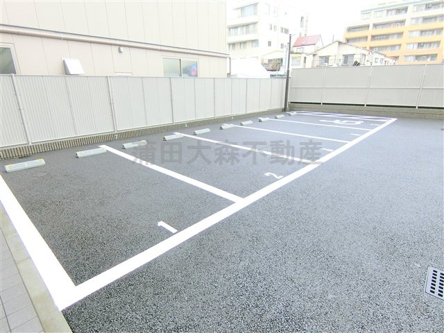 ルーブル大鳥居六番館の駐車場