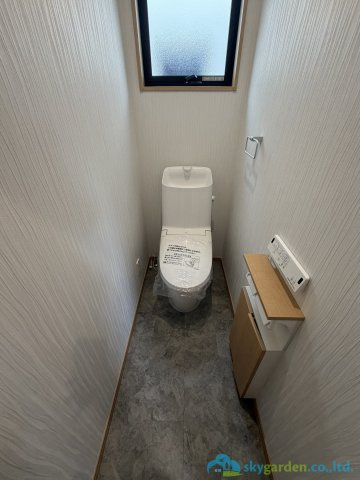 小田原市中新田　未入居戸建　全2棟2号棟のトイレ