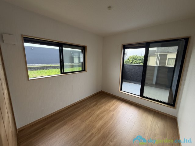 小田原市中新田　未入居戸建　全2棟2号棟の寝室
