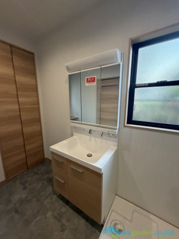 小田原市中新田　未入居戸建　全2棟2号棟の独立洗面台