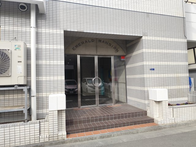 エメラルドマンションのエントランス