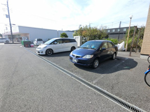 【駐車場】
