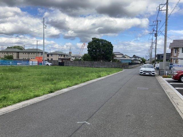 伊奈町中央４丁目２期　土地分譲5区画の前面道路含む現地写真