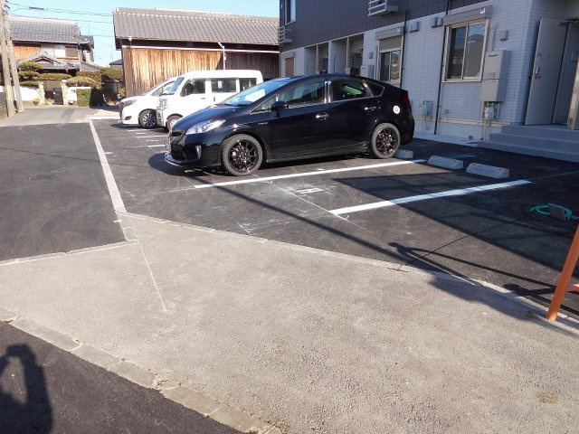 リコルド住吉の駐車場
